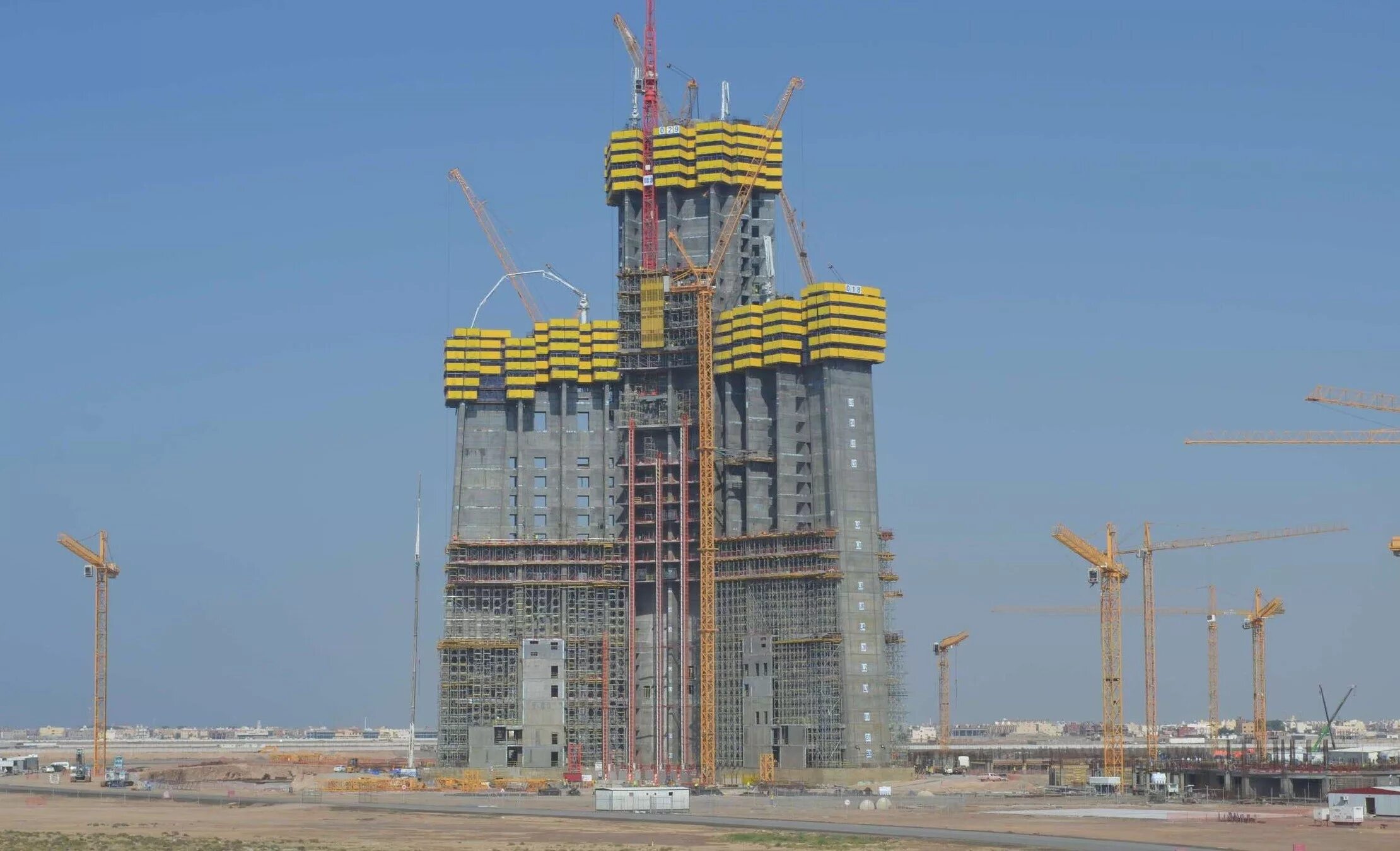 Строительство в саудовской аравии. Кингдом-Тауэр в Саудовской Аравии. Саудовская Аравия Джидда Тауэр. Kingdom Tower в Саудовской Аравии. Небоскреб Джидда Тауэр.