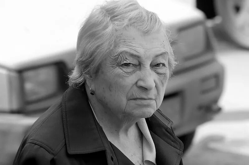 дай бог дожить. в своём уме и на своих ногах стих. дай бог дожить. слезы стариков. дай нам бог.