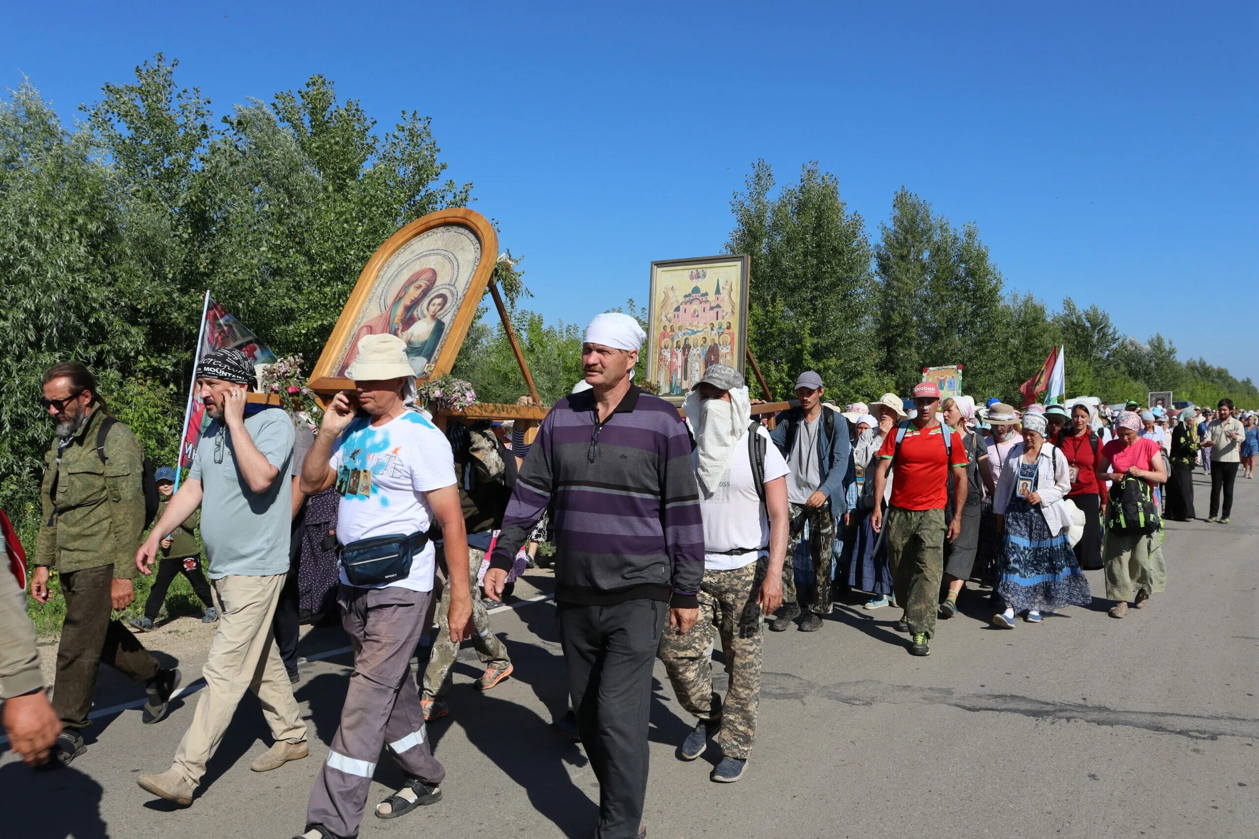 Коробейниково алтайский край погода усть пристанский. Крестный ход в Коробейниково 2021. Крестный ход Бийск Коробейниково. Крестный ход 2023 Барнаул. Храм в Коробейниково Алтайский край.