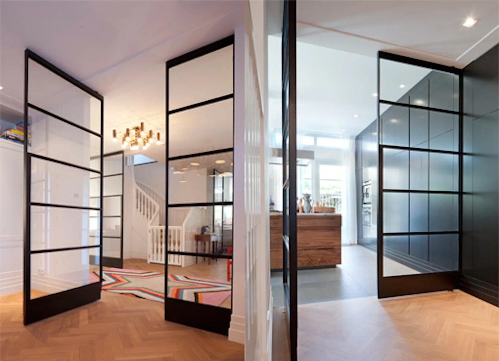 дверь пивот алюмил. необычные двери в интерьере. поворачивающиеся двери. дизайнерские двери. огромная дверь поворотная.