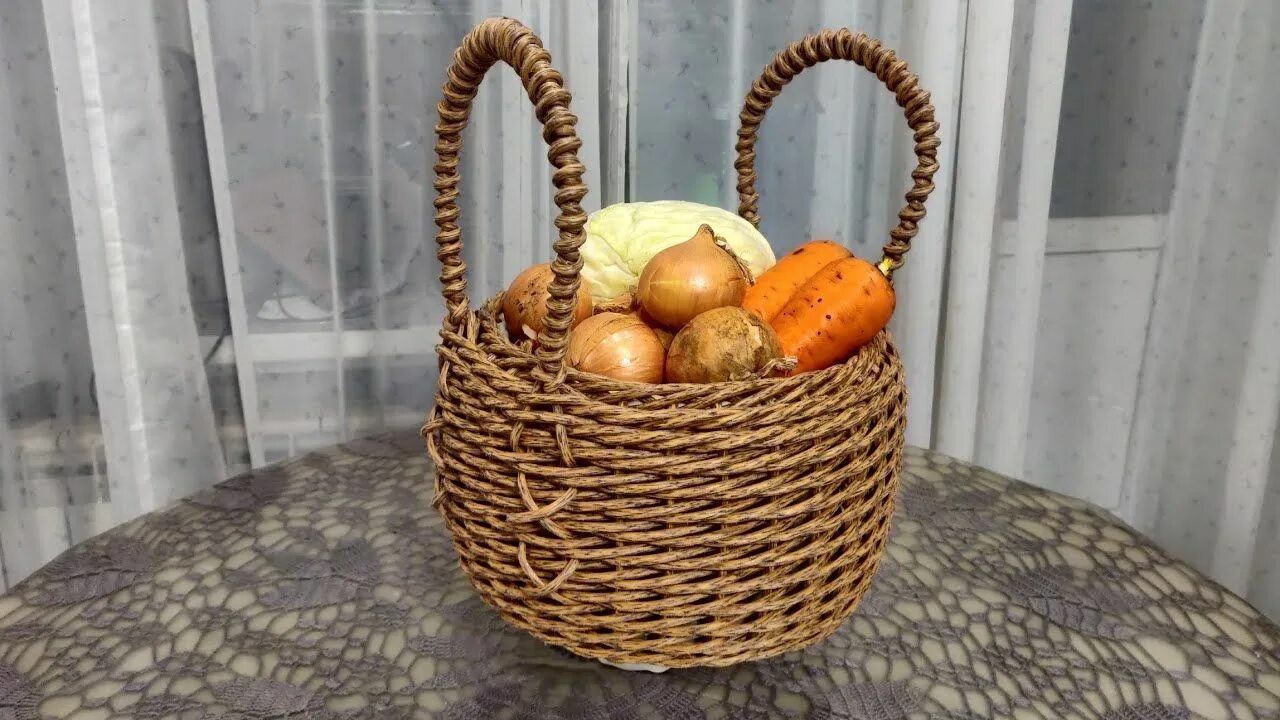 Как сплести осьминожку из ротанга. Корзины из полиротанга. плетеные корзины из полиротанга. плетение осьминожкой из ротанга. плетение кашпо из ротанга осьминожка.