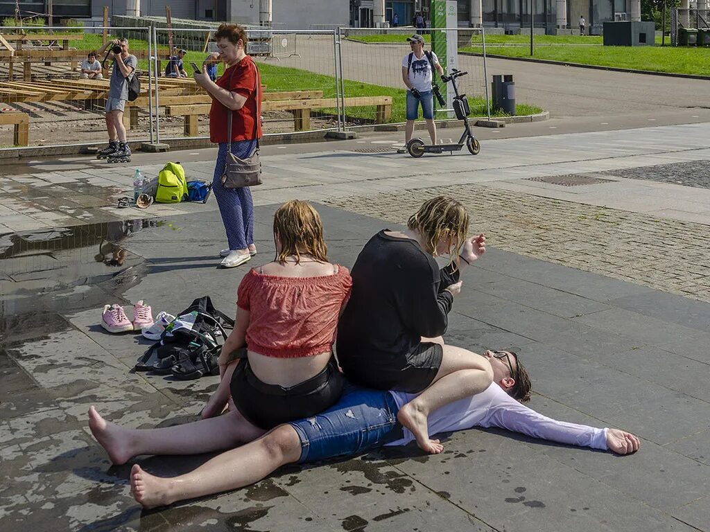 Идти в будни. Смешные картинки про усталую молодежь. майские будни фото. тусануться.