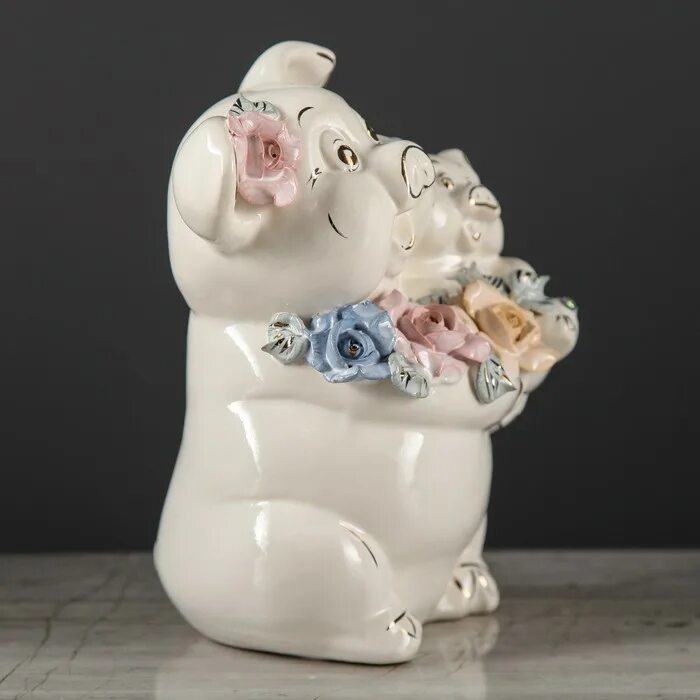 Ифз поросенок. Фарфоровая свинка. Фарфоровые свинки статуэтки. Фарфоровая свинка. Фарфоровая свинка подсвечник.