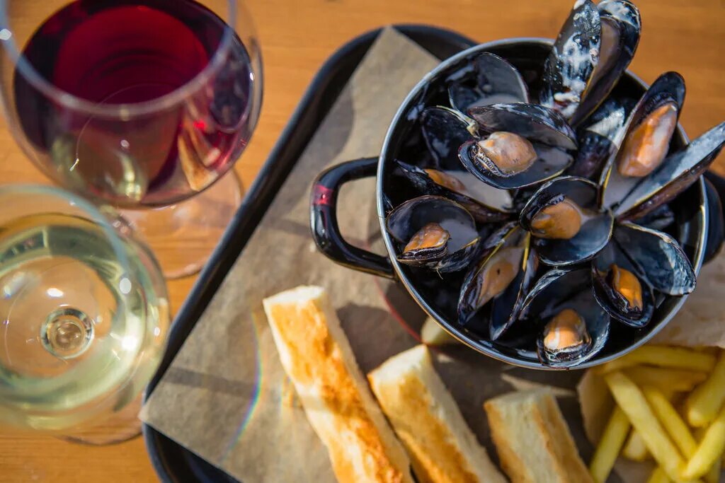 медийное кафе сочи. кафе медийное место сочи. мидийное место в сочи набережная. ресторан мидийное место в сочи. мидийное место приморская 17.