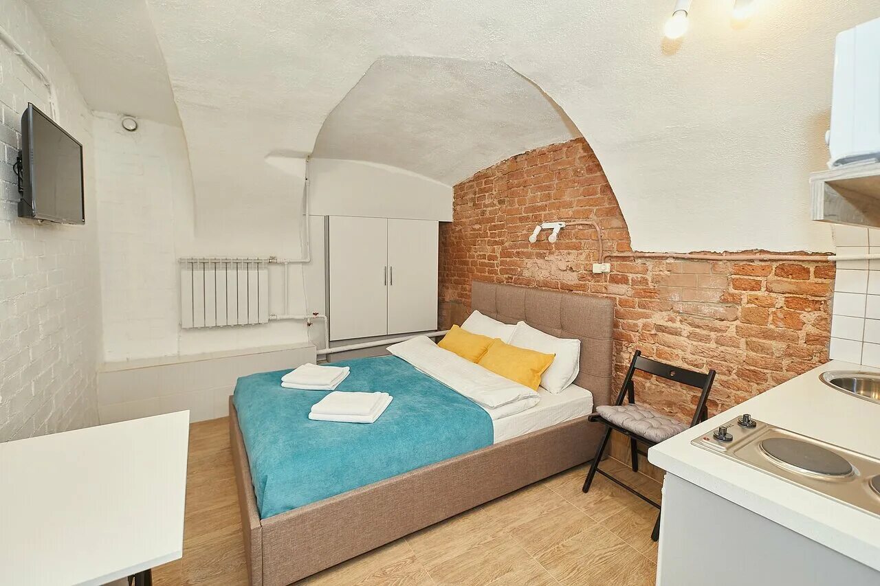 Спальня с красными акцентами. Апартаменты асмера на гороховой санкт-петербург. Французские окна в интерьере. Rooms took. Rooms took.