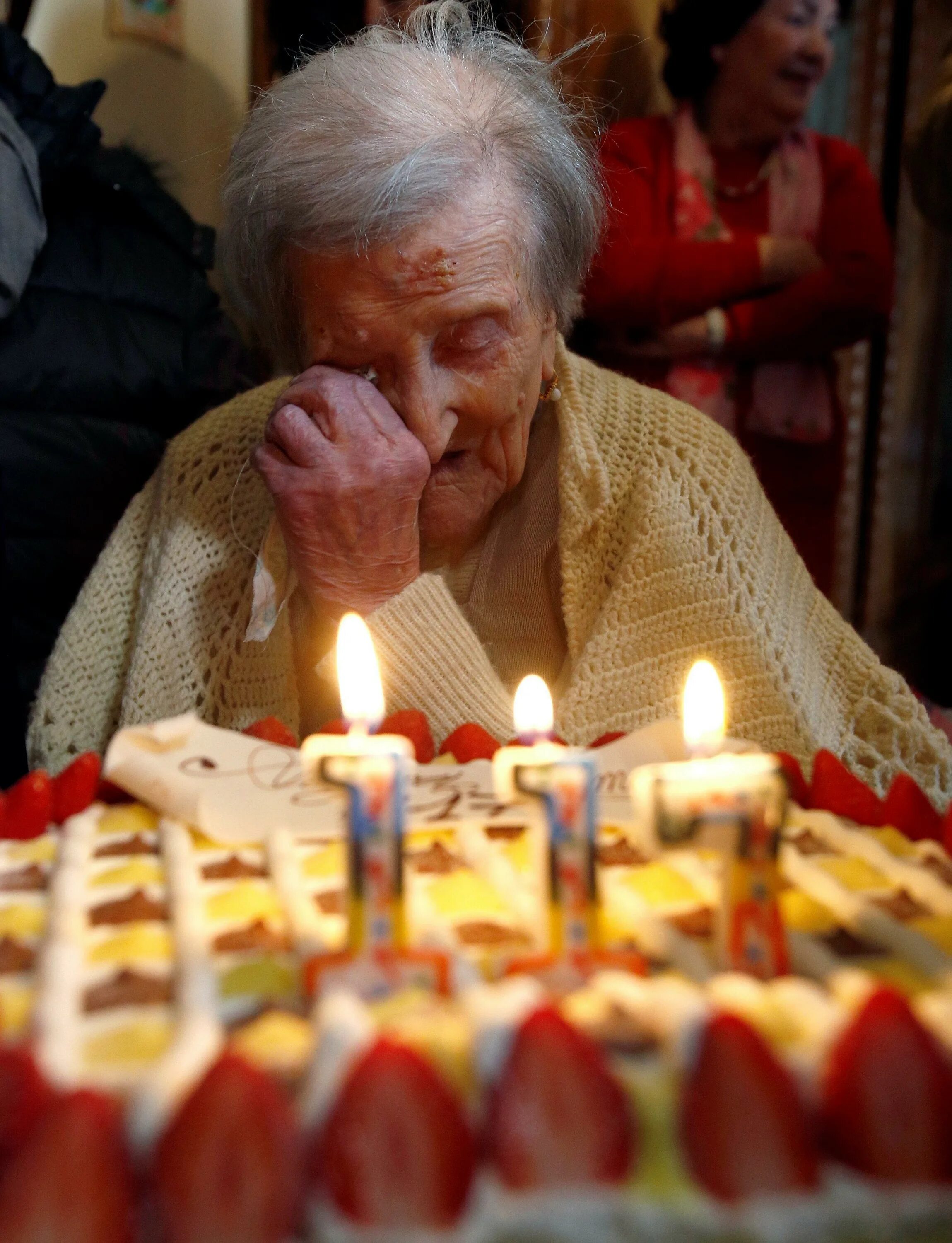 Долгожитель это какой возраст. Градация пожилых людей по возрасту. Люди которые прожили 100 лет. Долгожители период особенности. Долгожители 100 лет.