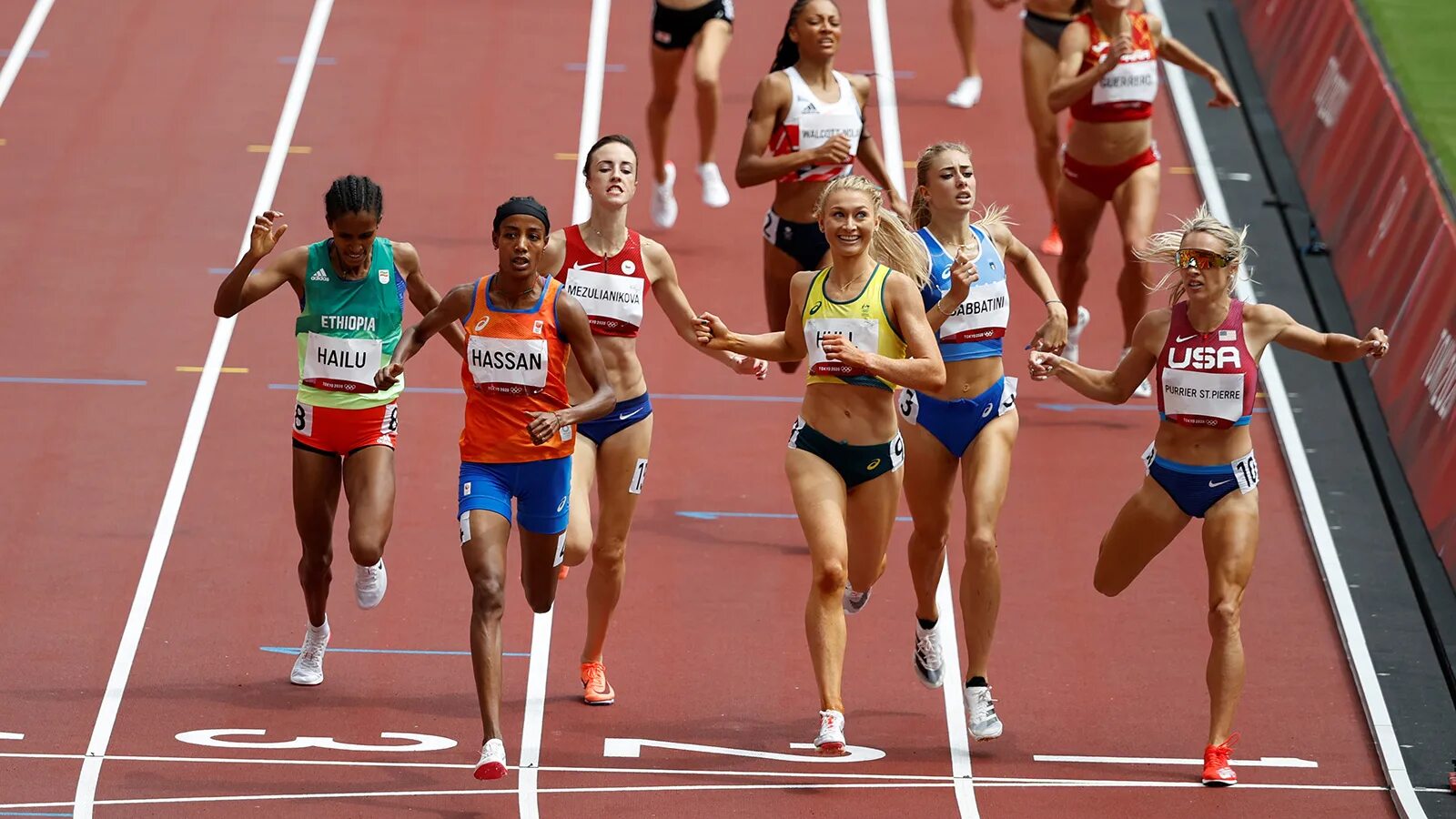 Бега 5. Сифан Хассан легкая атлетика. Бег на 5000 метров женщины. 5000 Метров олимпиада женщины бег. Сифан Хассан (Нидерланды); Токио 2020.