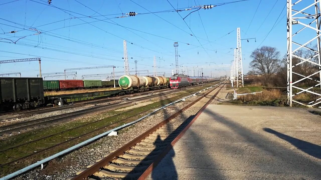 Станция Невинномысск. Поезд 049ч Кисловодск Санкт-Петербург. Невинномысск железная дорога. Платформа вокзала Невинномысская.