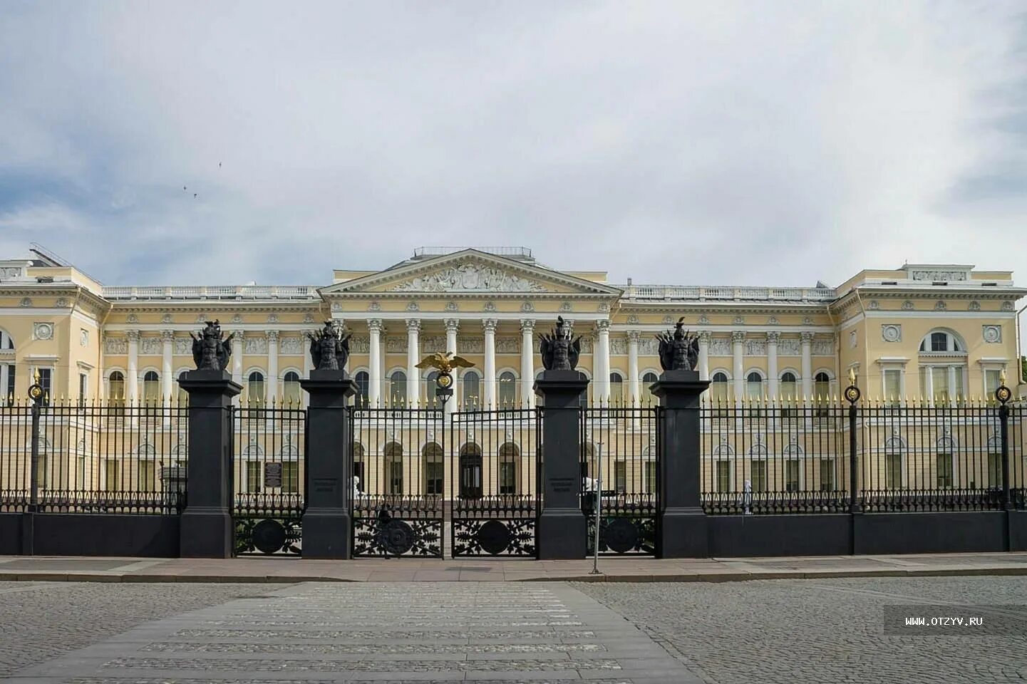 Корпус бенуа адрес. Русский музей, Михайловский дворец, Санкт-Петербург. Михайловский дворец корпус Бенуа в Санкт-Петербурге. Михайловский музей корпус Бенуа. Михайловский дворец в СПБ корпус Бенуа.