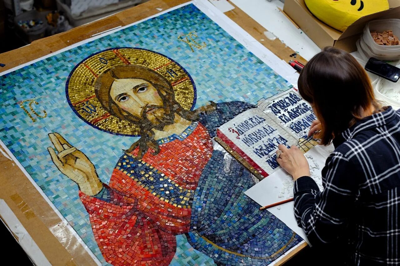 Иконы из квиллинга. Иконы сделать самой. Икона своими руками. Казанская икона божией матери. Красивые иконы из бисера.