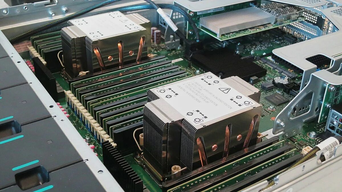 Процессоры с памятью ddr4. Intel Sapphire Rapids-SP Xeon. Серверные процессоры Интел 2023. Серверные процессоры Xeon. Зион процессор.