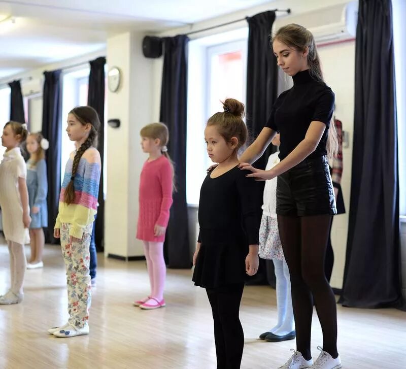 В модельной школе "Королевская осанка" начался новый сезон обучения. Профессиона