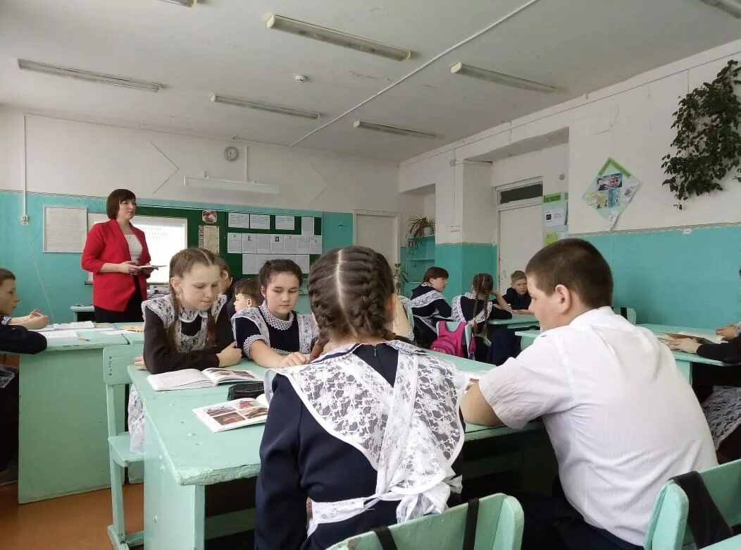 Батыревская школа 1. Мбоу большебуяновская оош шемуршинского района. Школа юрьево котельничский район. Полевая школа. Шемалаковская школа.