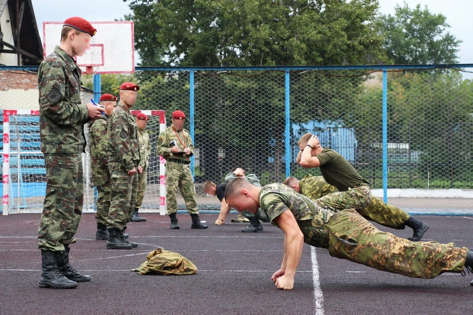 Отжимания в армии. Спецназ ФСИН физподготовка. Тренировка в армии. Физическая форма спецназа. Физическая подготовка военнослужащих.