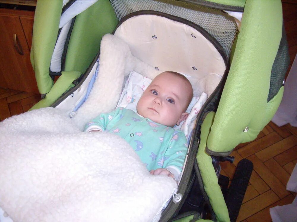 Ребенок в 3 месяца в коляске. Маленькие дети в коляске. Коляска "малыш". Маленький малыш в коляске. Новорожденный малыш в коляске.