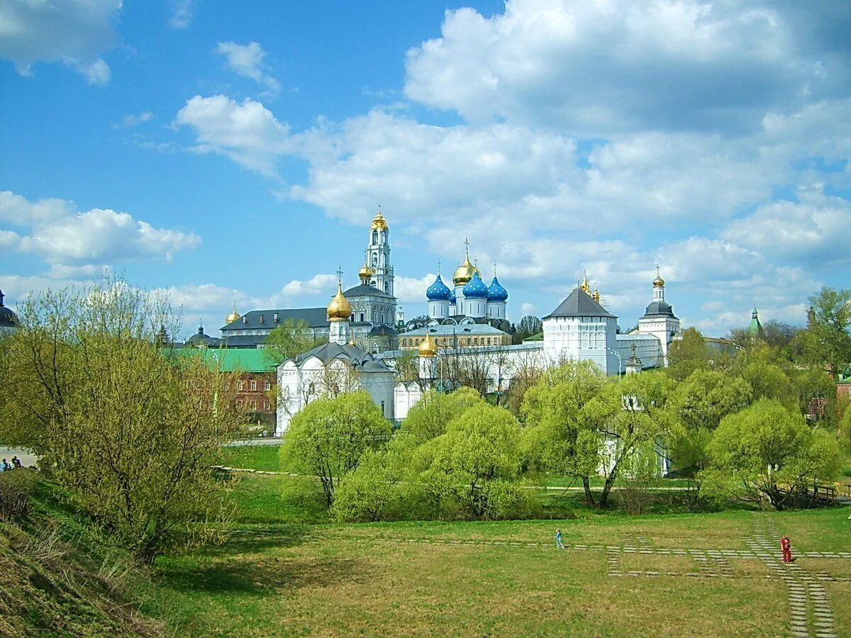 Сергиев посад вк. Лавра Сергия Радонежского Сергиев Посад. Маковец Сергиев Посад. Сергиев Посад достопримечательности золотого кольца. Троице Сергиев монастырь Дмитров.