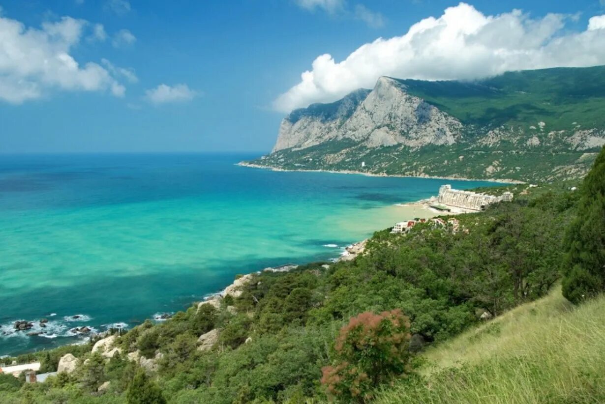 Организация отдыха в крыму. Организация отдыха в крыму. Гаспра ласточкино гнездо. Севастополь море люди. Туристы в крыму.