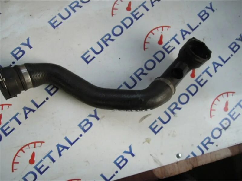 Патрубки бмв е39. Патрубок на бмв е53 бензин. Флянец на двух крепежных болтах патрубка бмв ф-30 2,0л. Нижний патрубок бмв е36. Патрубок на бмв е53 бензин.