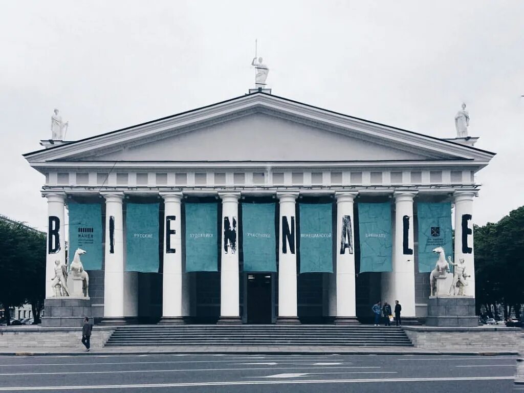 ЦВЗ манеж Санкт-Петербург. Центральный выставочный зал манеж Санкт-Петербург. Конногвардейский манеж Питер. Конногвардейский манеж Архитектор. Центральный выставочный