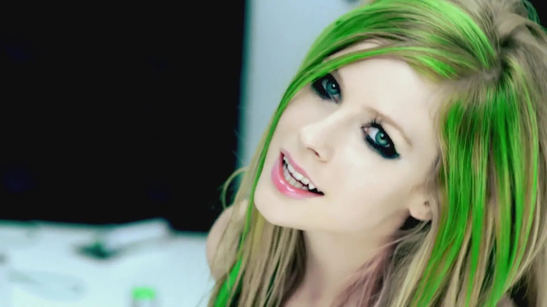 Smile avril. барабанщик avril lavigne. Avril lavigne улыбка. Smile avril. аврил лавин goodbye lullaby.
