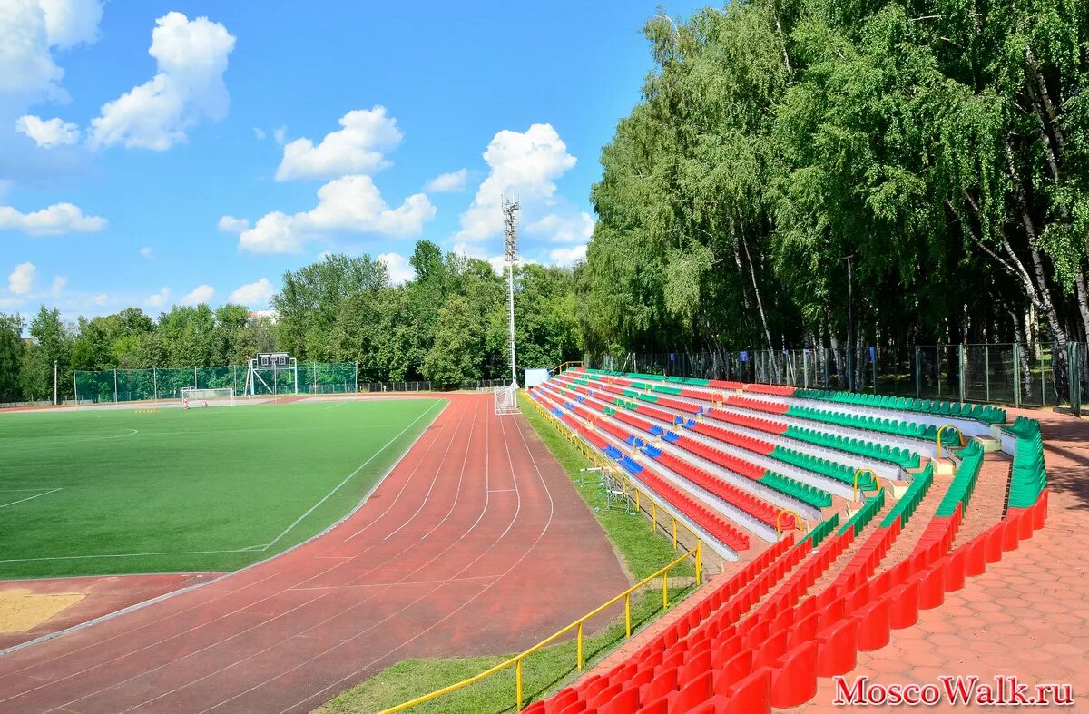 Стадион Локомотив Дмитров. Локомотив город Дмитров. Стадион Локомотив Дмитров реконструкции. Стадион «Локомотив» в Дмитрееве. Стадион дмитров