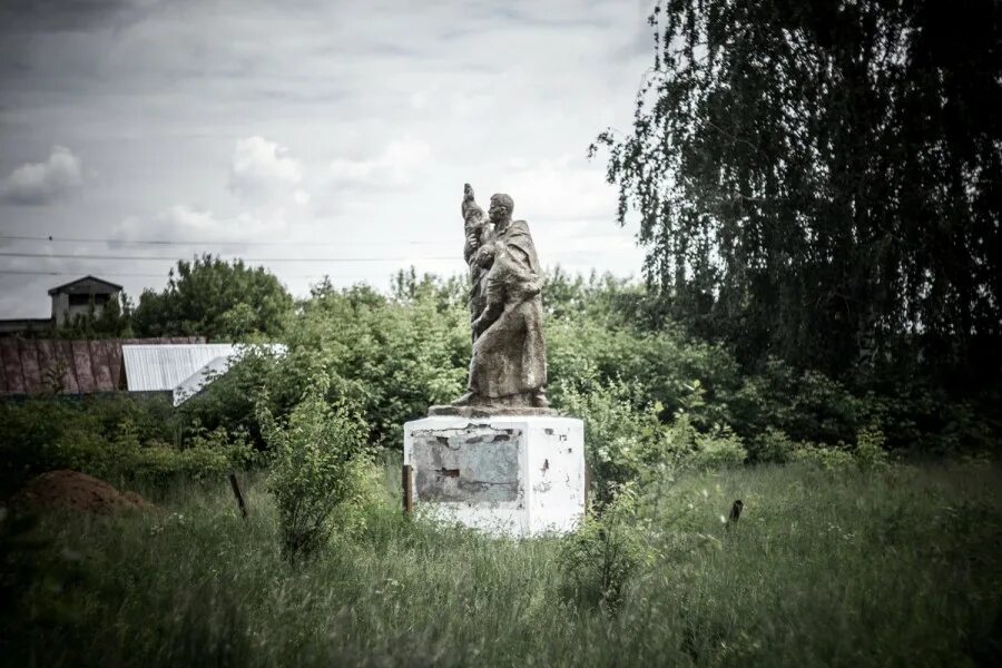 Село зашло. Янцевары Пестречинский район. Деревня Янцевары Пестречинский район. Село Янцевары Пестречинского района. Заброшенная школа село Янцевары.