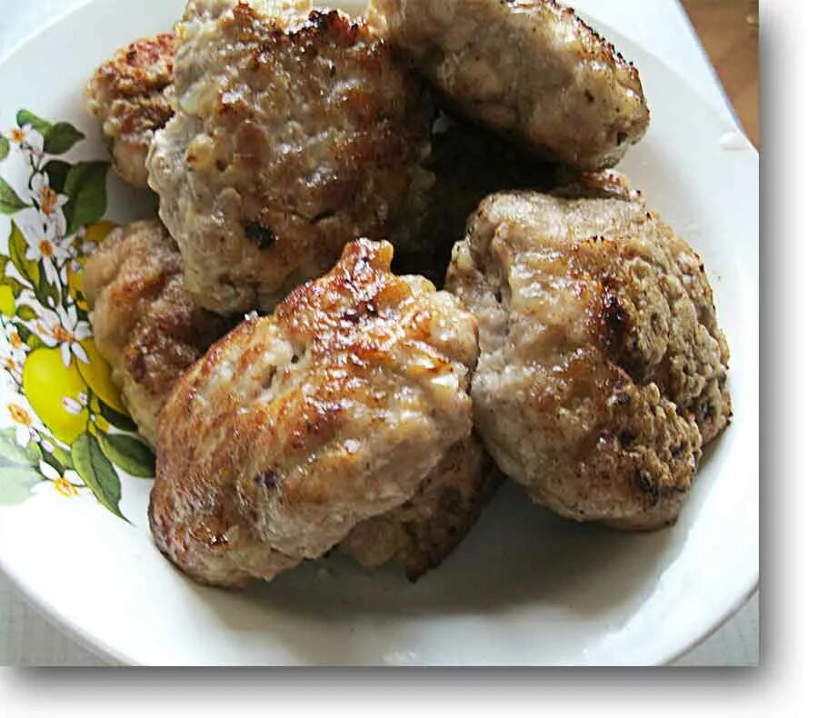 Рецепт котлет из рубленного мяса. Биточки мясные рубленные. котлеты из рубленого мяса. котлеты рубленнын из свинины. рубленые свиные котлетки.