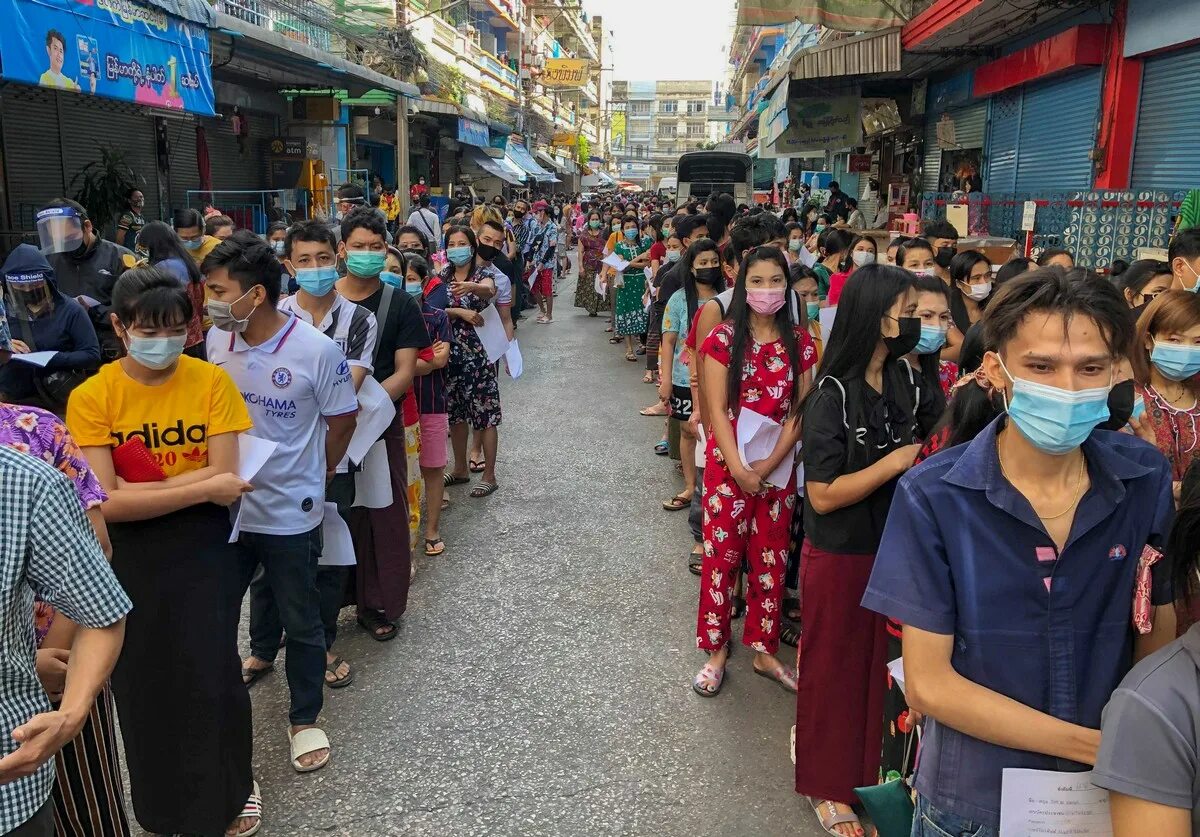 Сколько можно жить в тайланде. Таиланд Повседневная жизнь. Таиланд люди на улицах. Жизнь в Тайланде. Люди из Тайланда.