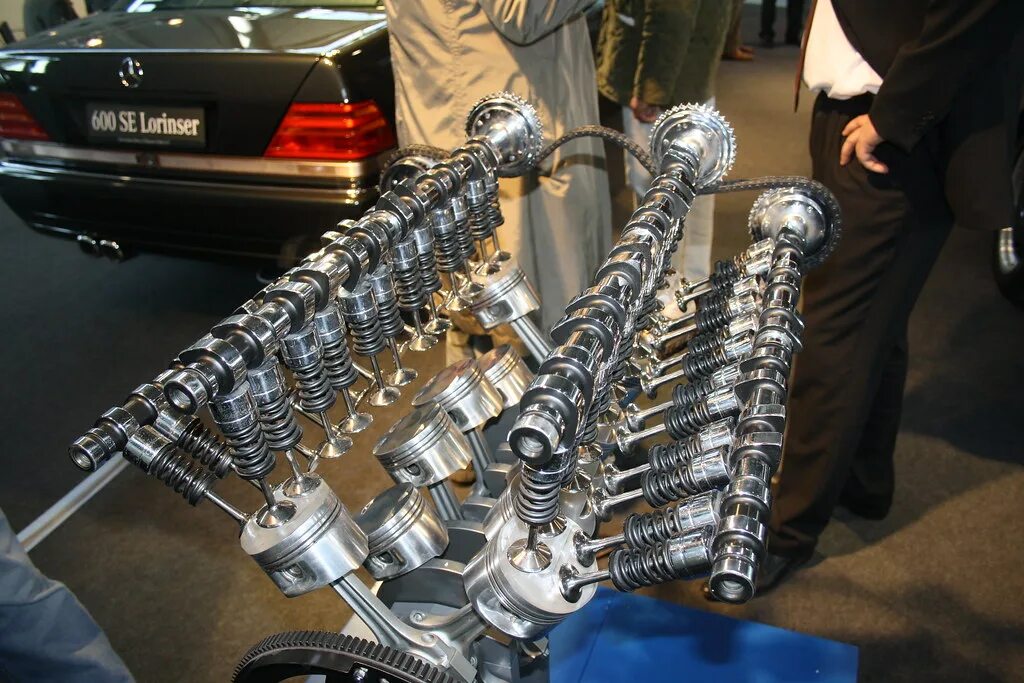 Мерседес v12. M120 mercedes. мотор w12 мерседес. двигатель v12 мерседес. m120 amg.