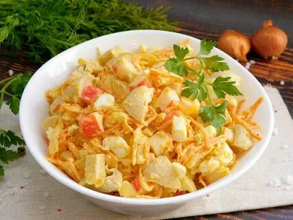 Салат с крабовыми палочками и грибами