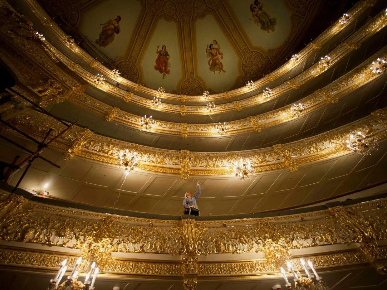 День театра спб. Большой театр (Санкт-Петербург). Михайловский театр Санкт-Петербург. Аполлон и музы большой театр. Михайловский театр люстра.