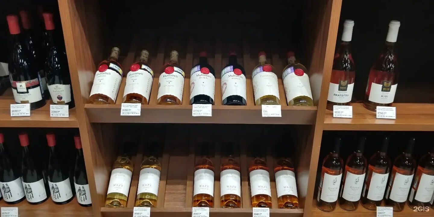 Винные магазины в москве. Название винного магазина. Интернет магазин вина. Разливное вино магазин. Магазин алкогольной продукции.