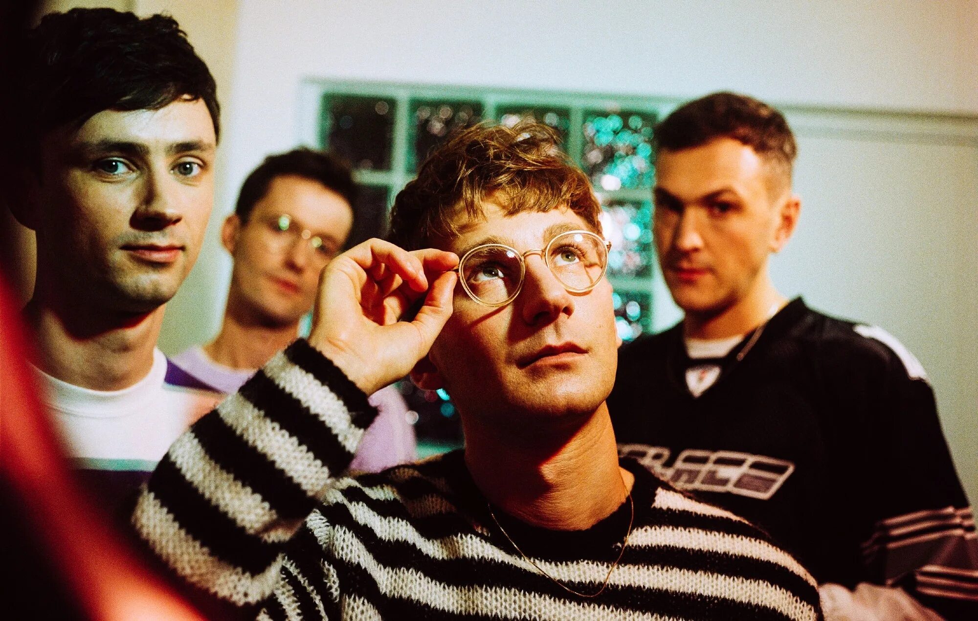 Take a slice glass animals speed up. Дэйв бейли glass animals. glass animals солист. джо сиворд glass animals. heat waves группа.