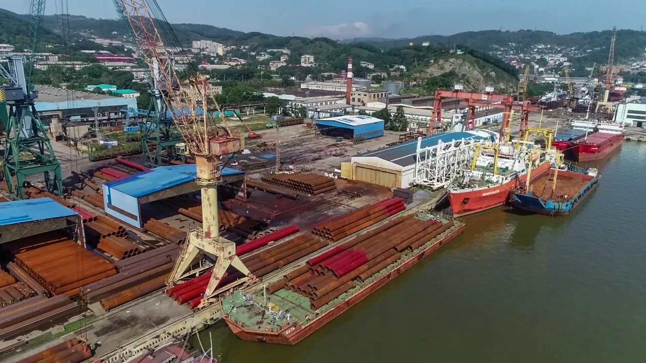 Выборгский судостроительный завод. Порт посьет приморский край. Морской порт спб. Спг пригородное сахалин. Бухта врангеля порт восточный.