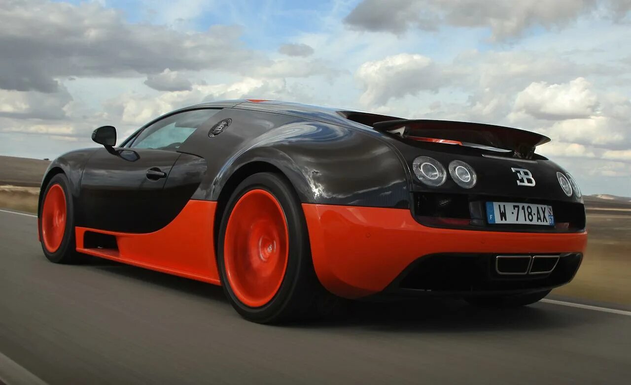 Сколько лошадиных сил в бугатти. Bugatti Veyron 16.4 Supersport. Bugatti Veyron 16.4 super Sport 2010. Bugatti Veyron super Sport 2010.