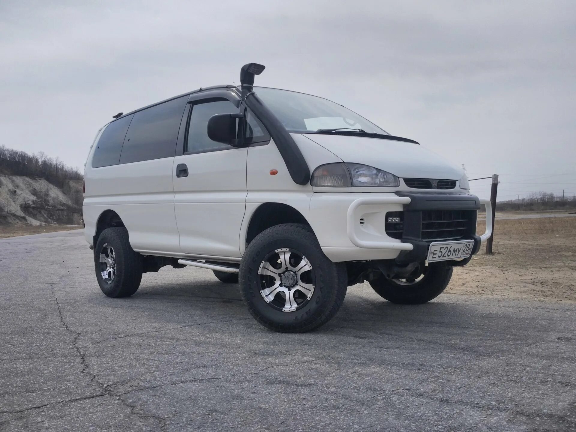 Delica l400. Мицубиси l400. Делика l400. Mitsubishi Delica 4x4. Mitsubishi l400, 1997.