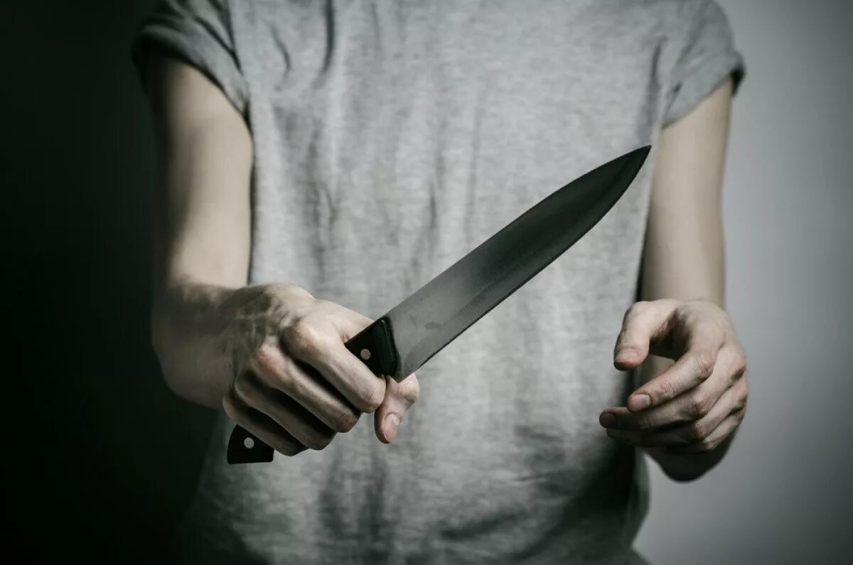 Маньяк и нож и девушки. Маньяк и нож и девушки