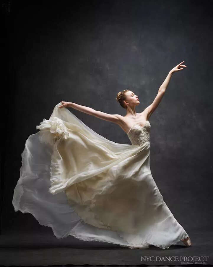 Балерина танцует. Тайлер Пек балерина. Алисса Миллер балет. Ken Browar (NY City Ballet). Балерина в красивом платье.