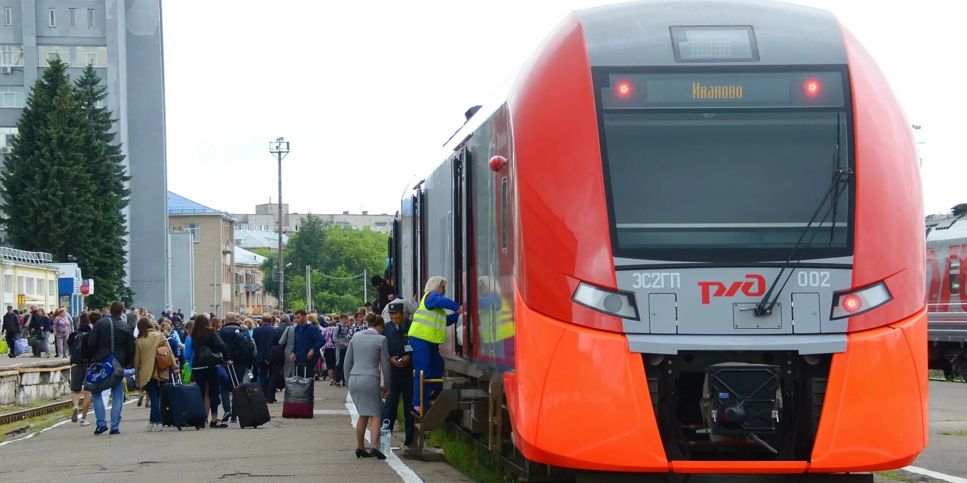 Жд ласточка иваново. Поезд Ласточка Москва Иваново. ЖД вокзал Иваново Ласточка.