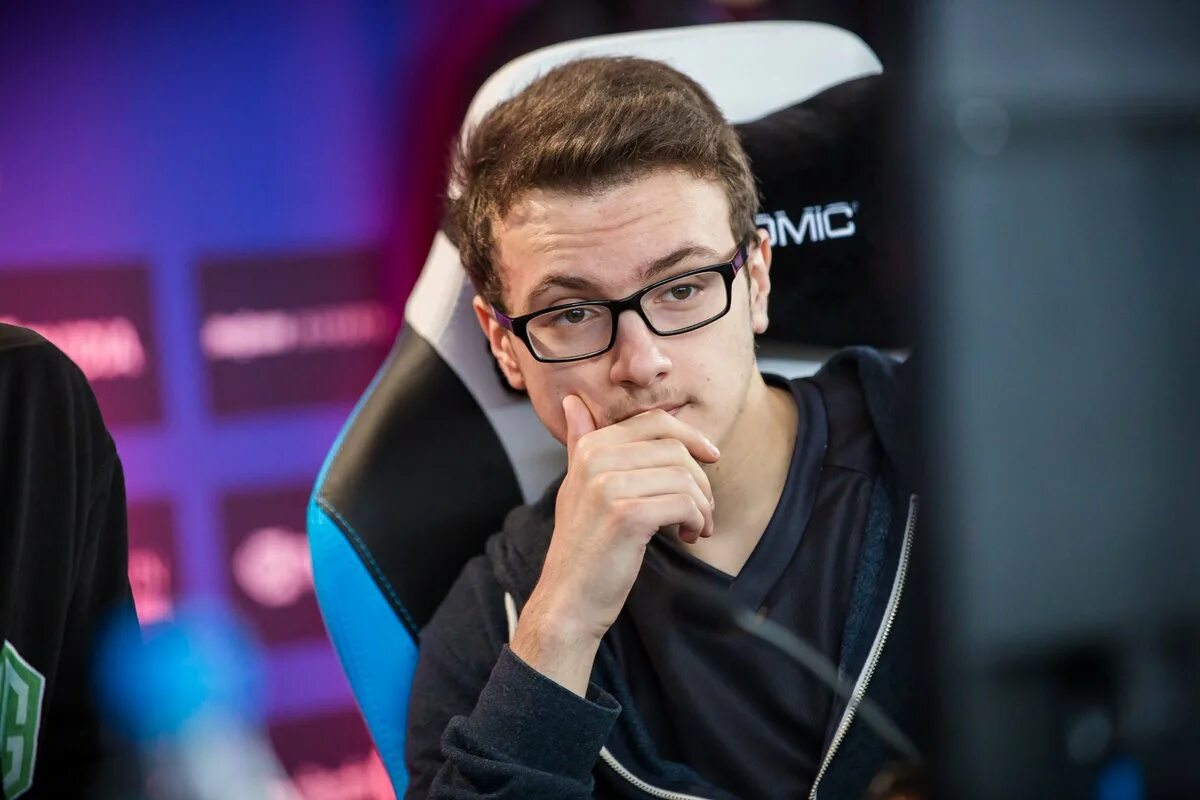 Miracle os. Миракл дота. денис шигаев. miracle dota 2 фото. миракл microstar.