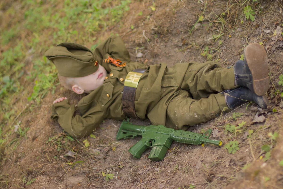 Включи про солдатов. Смешной солдат. Военный солдат.