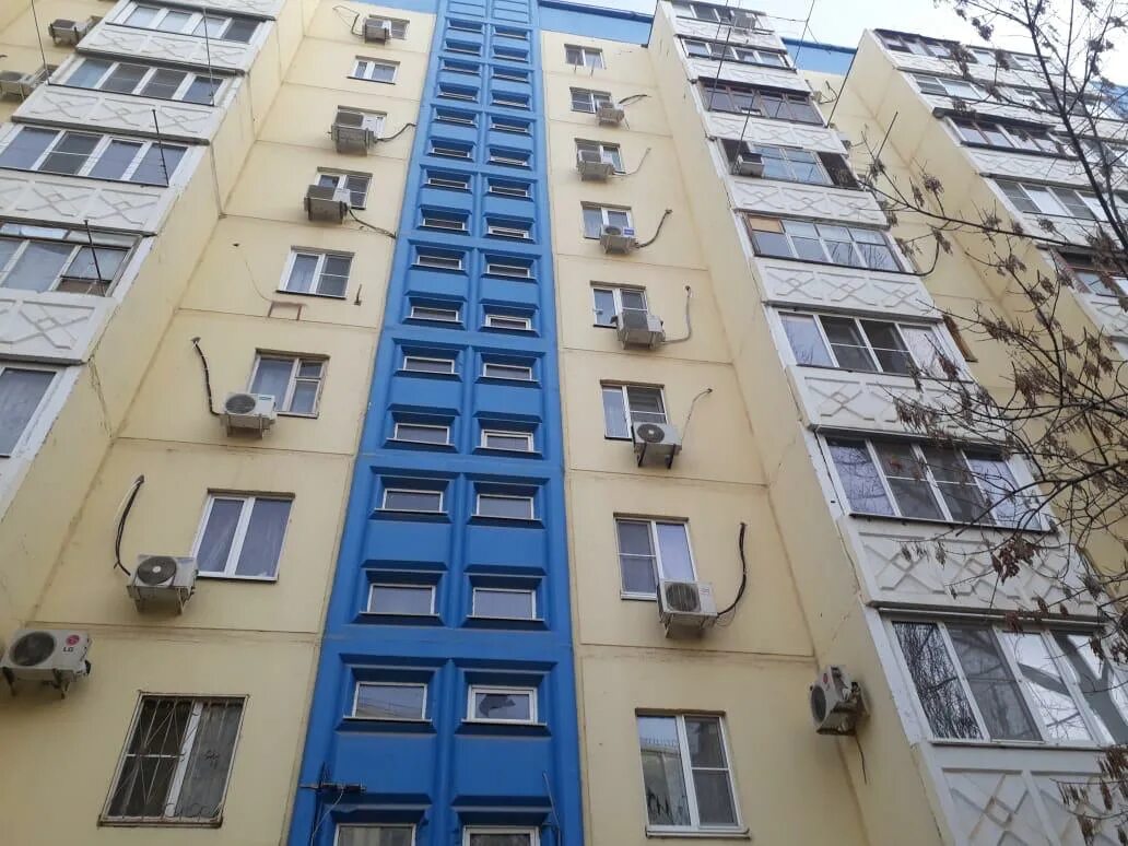 Девочка спрыгнула с 8 этажа. Окно в девятиэтажке. Выпал из окна челябинск 21 ноября 2022. Девушка прыгнула из окна. Девочка 8 этаж.