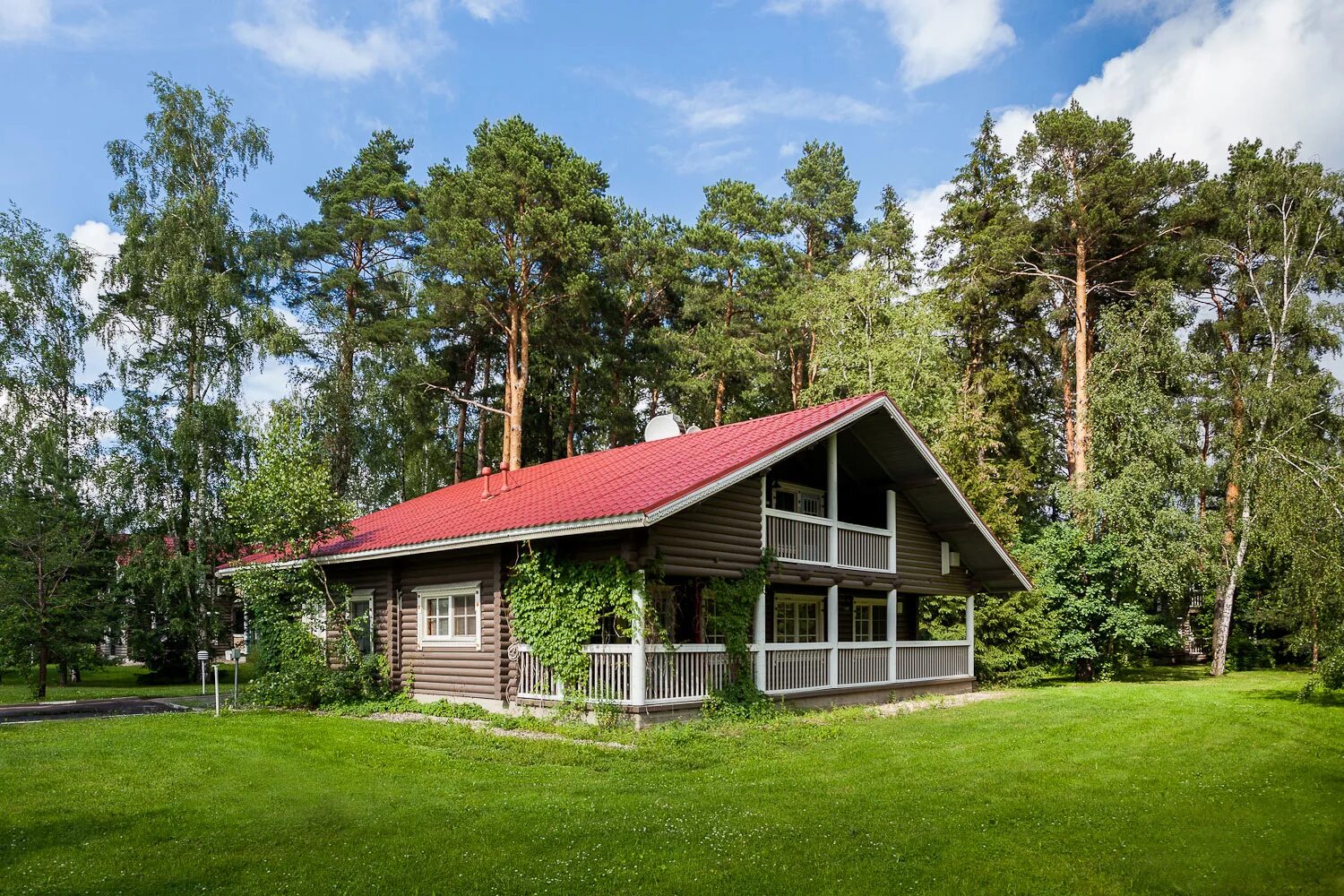 Загородный клуб 5. Кантри клаб Нахабино. Moscow Кантри клаб Нахабино. Москоу Кантри клаб отель. Moscow Country Club Нахабино коттедж.