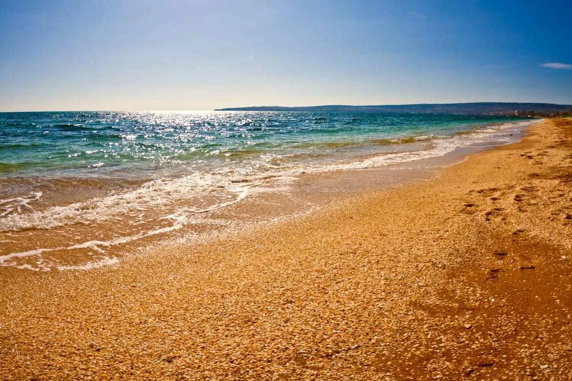 Феодосия пляж баунти. Песчаное летом. Песчаное летом. Набережная песчаное бахчисарайский район. Берег азовского моря геническ.