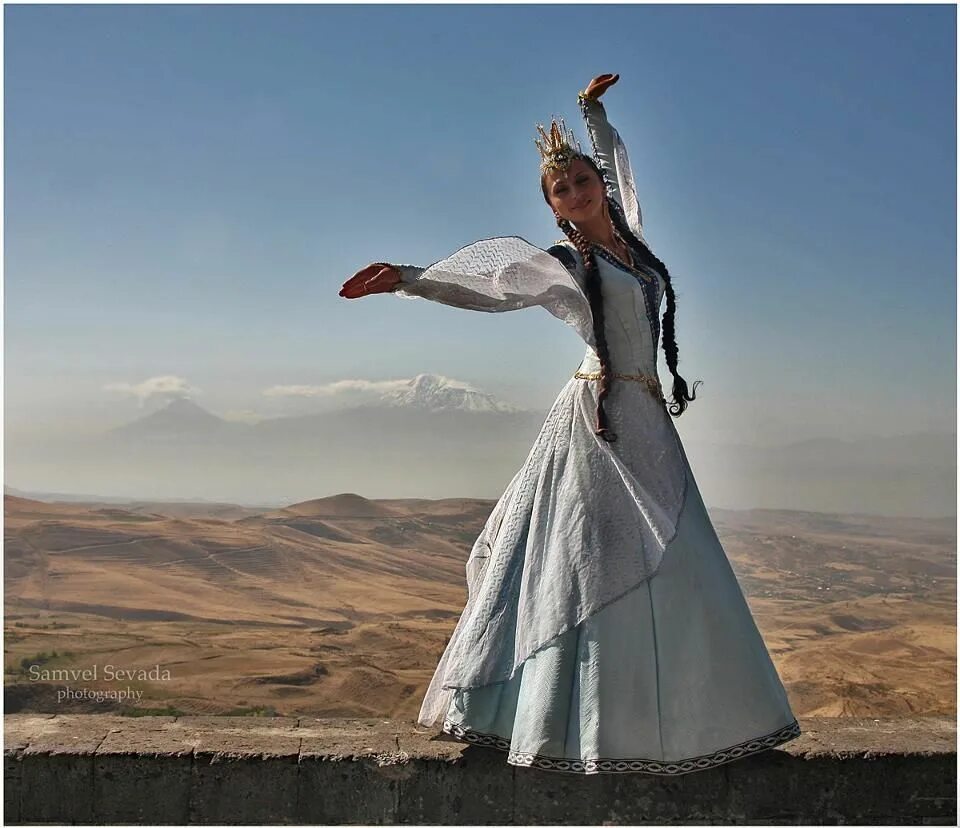 Армянские арм. Armenian цултуре. Севада Варданян. Армянский национальный танец. Армянские танцы.