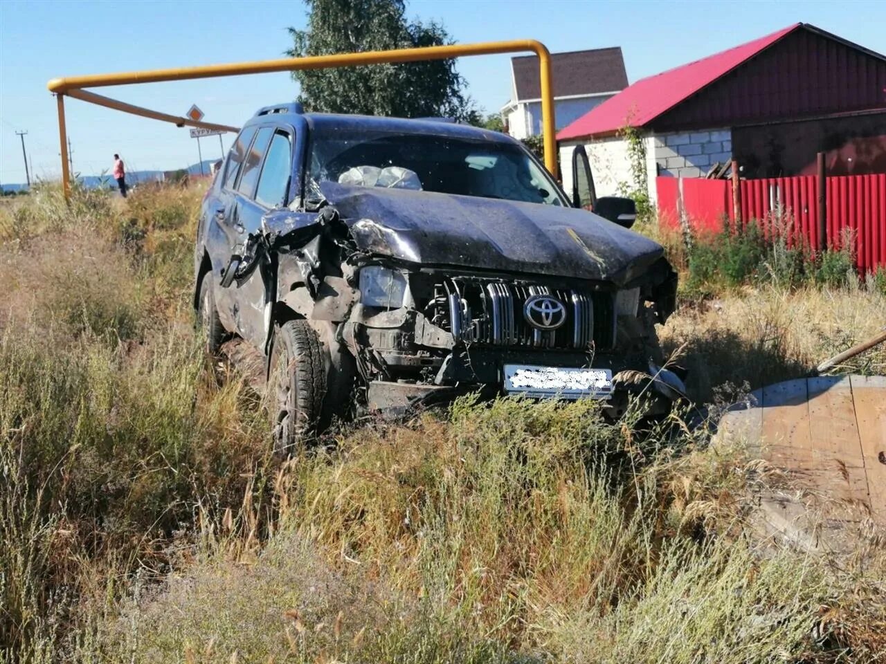 Крузер дтп. Дтп в самарской области ленд крузер 200. авария land cruiser в самаре.