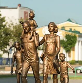 В каком городе установили памятник многодетному отцу