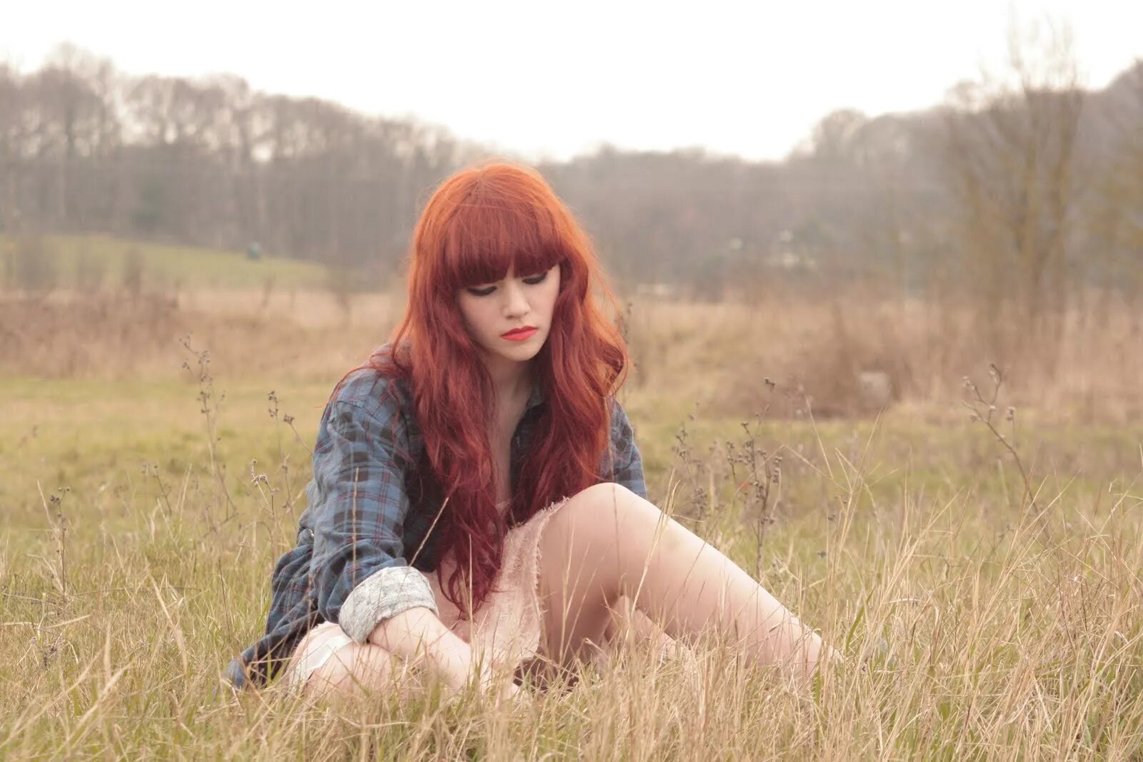 Рыжие волосы с челкой. Рыжая с челкой. Рыжая девушка с челкой. Рыжая девушка с челкой. Рыжая девушка с челкой.