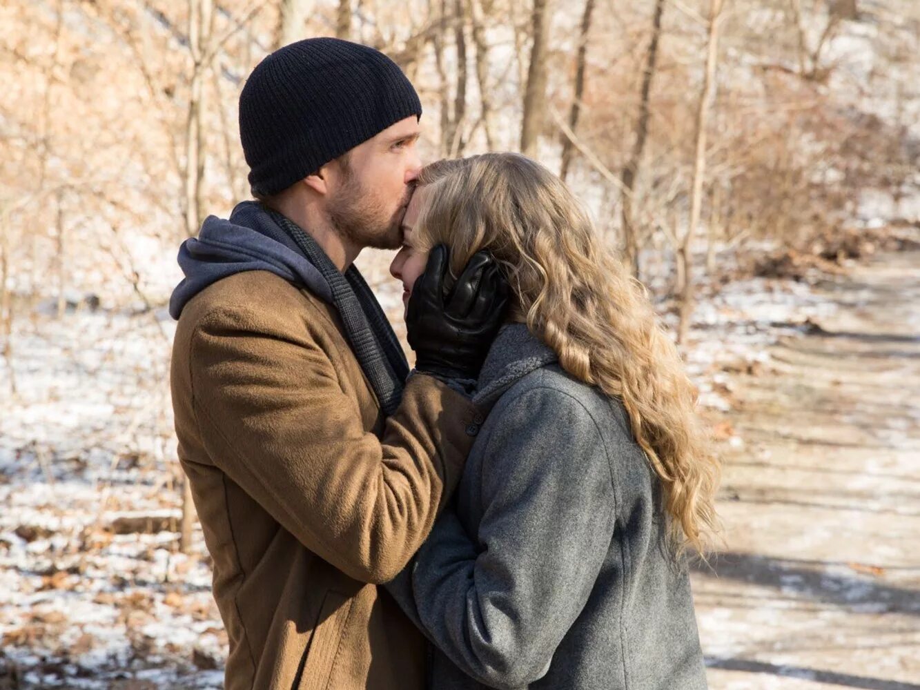 Отец ищет дочерей. Отцы и дочери фильм 2015. аарон пол аманда сайфред. amanda seyfried father&#039;s and daughters 2015. аманда сейфрид отец.
