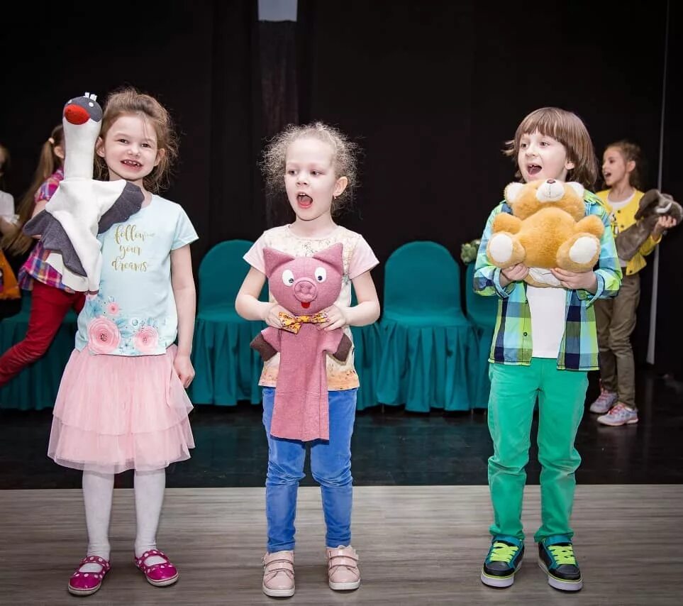 Детские развивающие студии для детей. Художественная студия для детей. Театральные занятия для детей. Рисование для детей. Детская студия творчества.